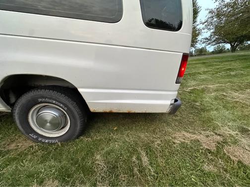 2006 Ford E350 Super Duty XL Extended Wagon