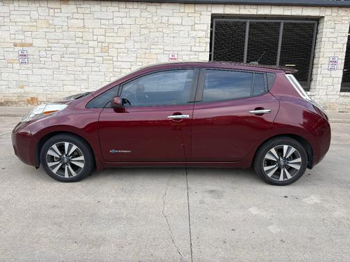 Red 2016 Nissan Leaf SL