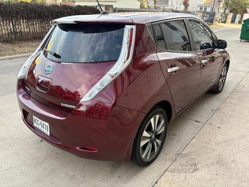 Red 2016 Nissan Leaf SL