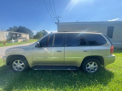 Gold 2007 GMC Envoy SLT
