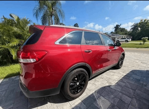 Red 2017 Kia Sorento LX