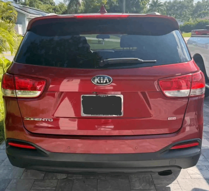 Red 2017 Kia Sorento LX