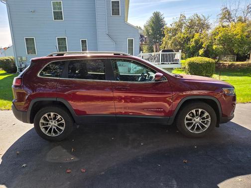 Red 2021 Jeep Cherokee Latitude Lux