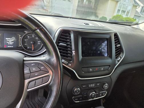 Red 2021 Jeep Cherokee Latitude Lux