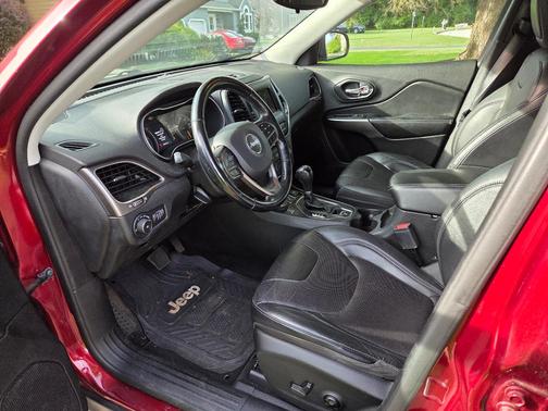 Red 2021 Jeep Cherokee Latitude Lux