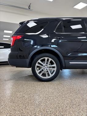Black 2017 Ford Explorer XLT