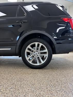 Black 2017 Ford Explorer XLT
