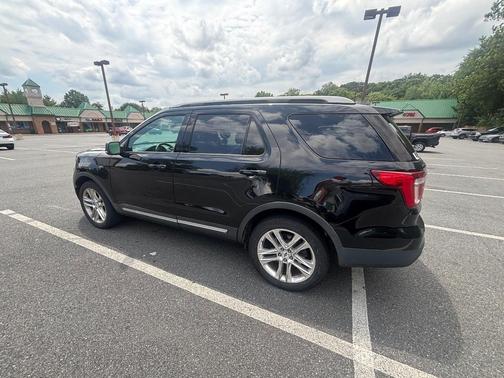 Black 2017 Ford Explorer XLT