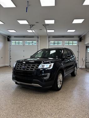 Black 2017 Ford Explorer XLT