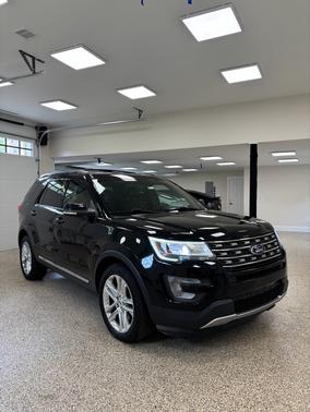 Black 2017 Ford Explorer XLT