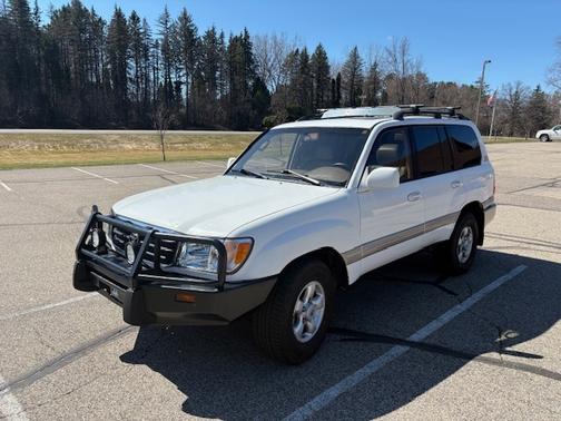 White 1999 Toyota Land Cruiser Base