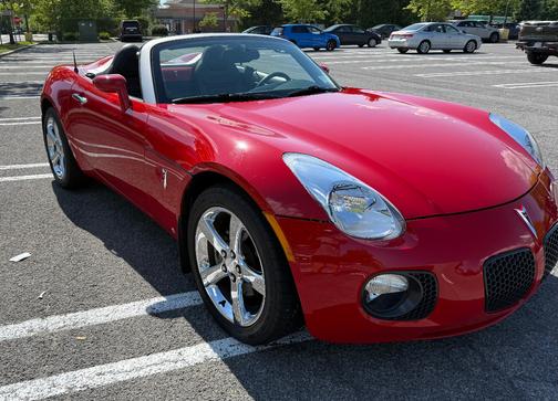 Red 2007 Pontiac Solstice GXP