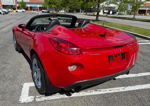 Red 2007 Pontiac Solstice GXP