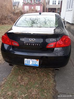 Black 2009 INFINITI G37 x