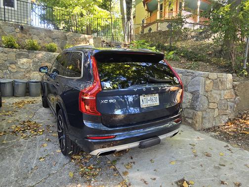 Blue 2020 Volvo XC90 T6 Momentum