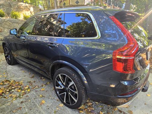 Blue 2020 Volvo XC90 T6 Momentum