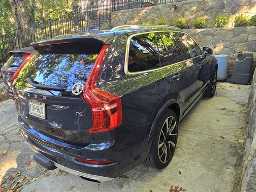 Blue 2020 Volvo XC90 T6 Momentum