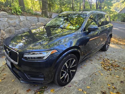 Blue 2020 Volvo XC90 T6 Momentum