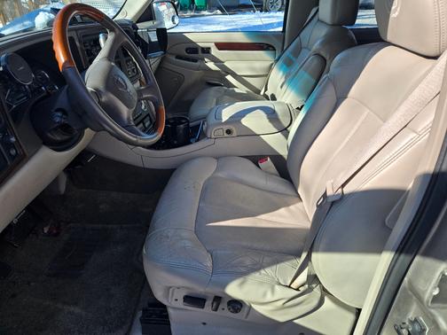 2002 Cadillac Escalade Base