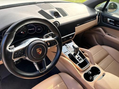 White 2020 Porsche Cayenne Cayenne