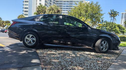2023 Hyundai ELANTRA SE