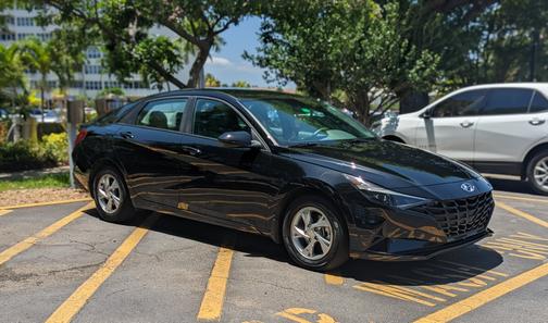 2023 Hyundai ELANTRA SE