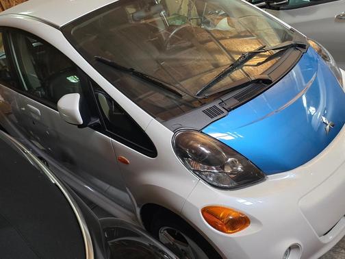 White 2012 Mitsubishi i-MiEV SE