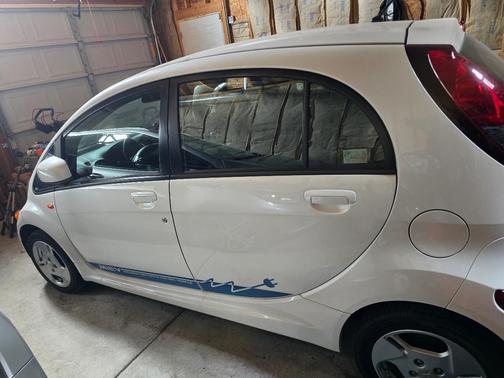 White 2012 Mitsubishi i-MiEV SE