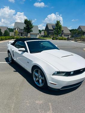 White 2010 Ford Mustang GT Premium