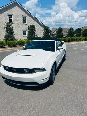 White 2010 Ford Mustang GT Premium