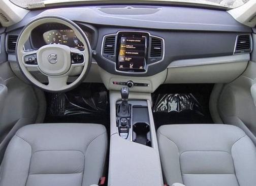 2021 Volvo XC90 T5 Momentum