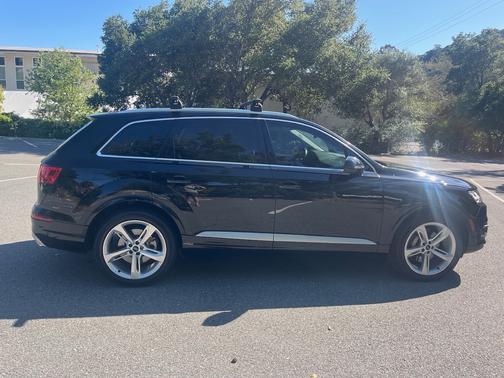 Black 2019 Audi Q7 55 Prestige