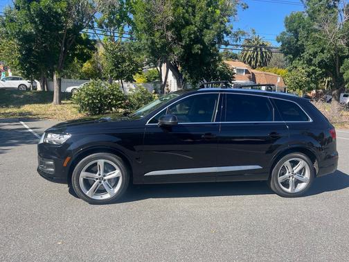 Black 2019 Audi Q7 55 Prestige