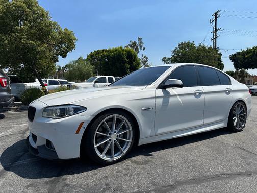 White 2016 BMW 550 i