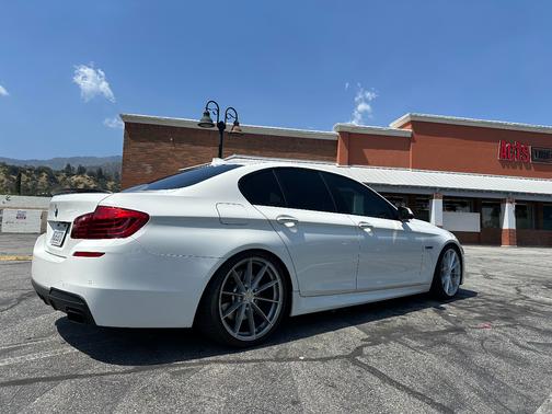 White 2016 BMW 550 i