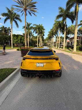 Yellow 2019 Lamborghini Urus Base