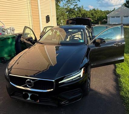 Black 2019 Volvo S60 T6 Momentum