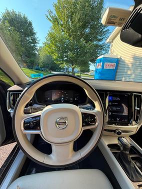 Black 2019 Volvo S60 T6 Momentum