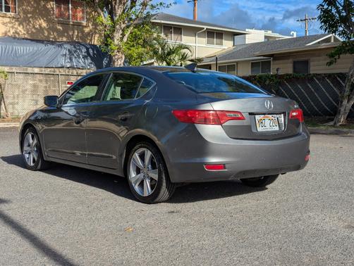 2013 Acura ILX 2.0L w/Premium Package