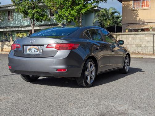 2013 Acura ILX 2.0L w/Premium Package