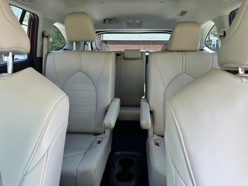 Red 2021 Toyota Highlander Hybrid XLE