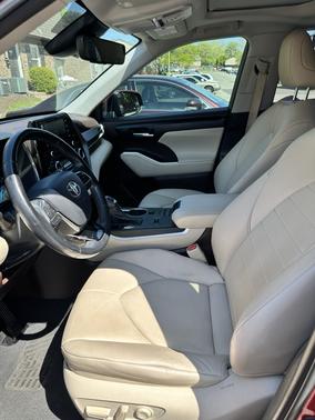 Red 2021 Toyota Highlander Hybrid XLE