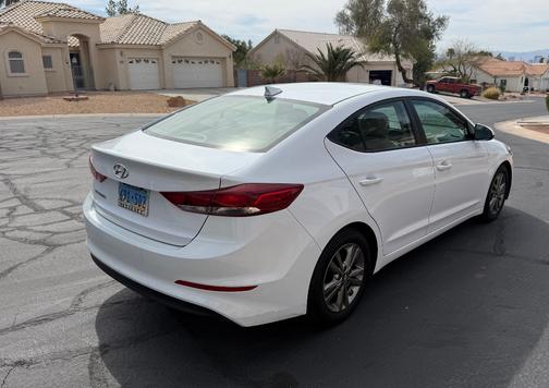 White 2017 Hyundai ELANTRA SE