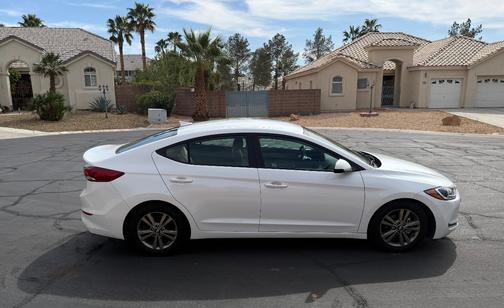 White 2017 Hyundai ELANTRA SE