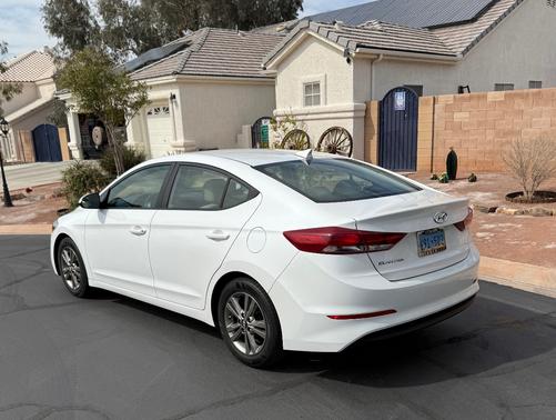 White 2017 Hyundai ELANTRA SE