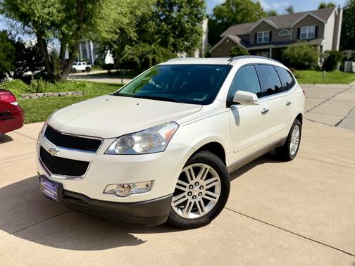 White 2011 Chevrolet Traverse LT