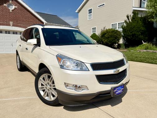 White 2011 Chevrolet Traverse LT