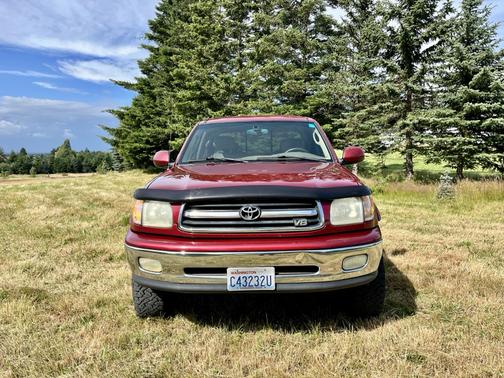 Red 2001 Toyota Tundra Limited Access Cab