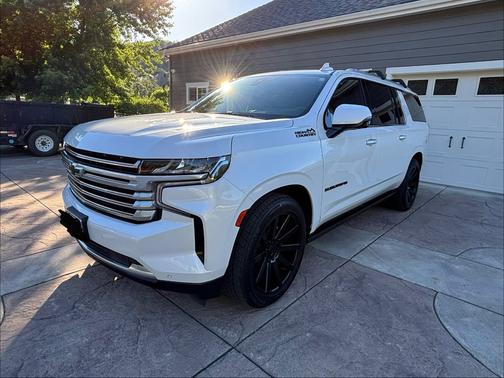 White 2021 Chevrolet Suburban High Country