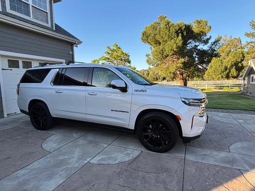 White 2021 Chevrolet Suburban High Country